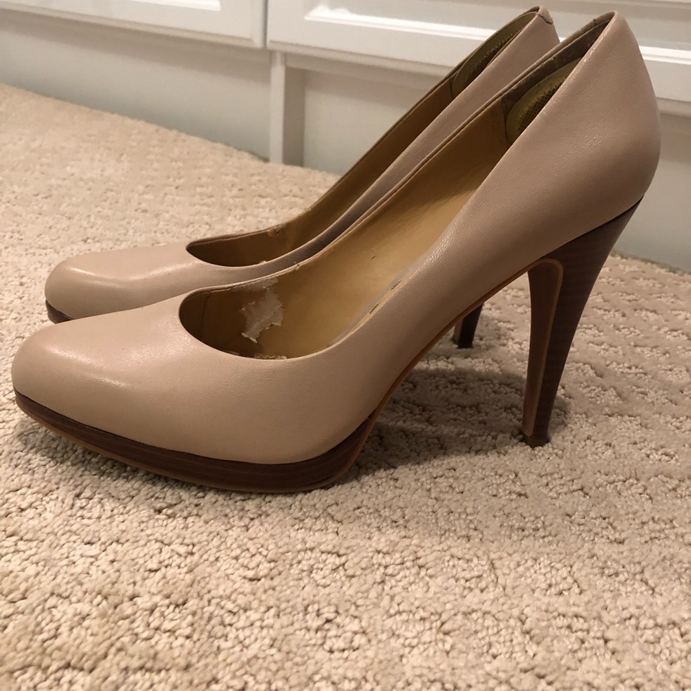Nine West Beige Platform Pump, Size 7.5